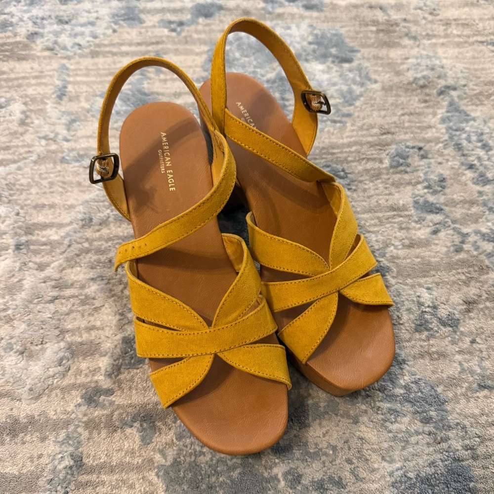 Adorable mustard yellow heels